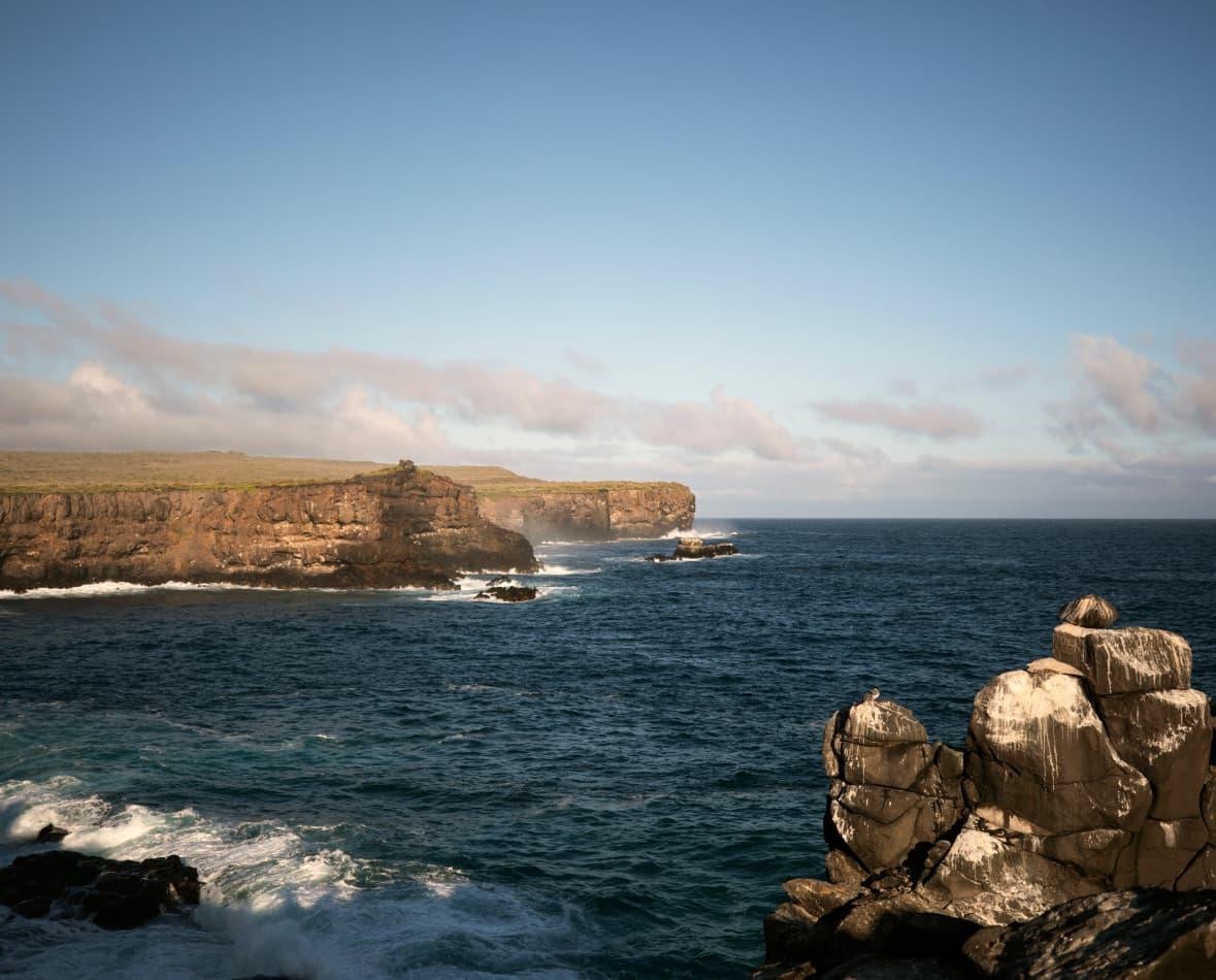 Oceans and cliffs in the Galápagos
